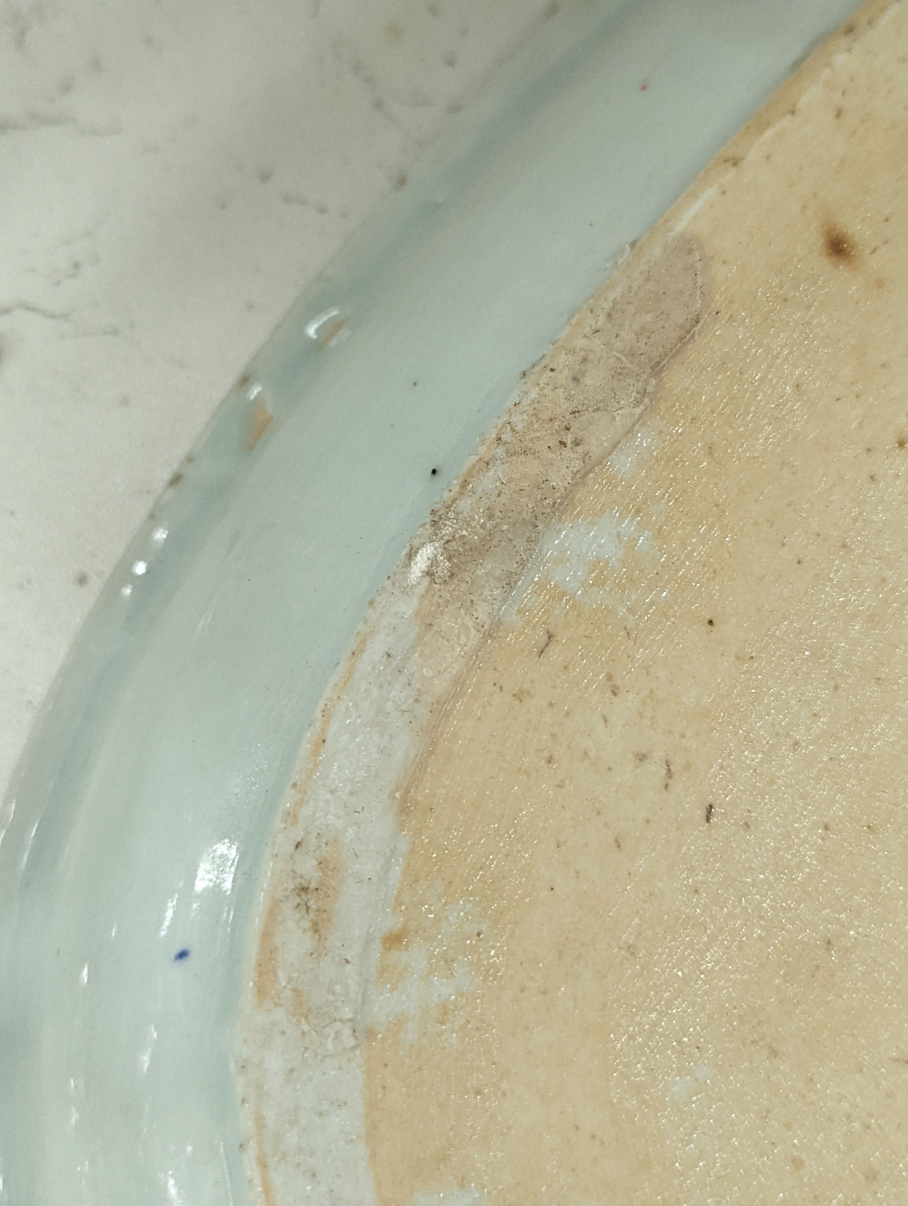 An 18th century Chinese export oval blue and white dish, 32cm.